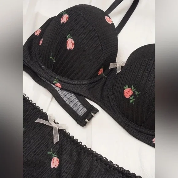 Floral Print Bra & Panties - Picture 8 of 10